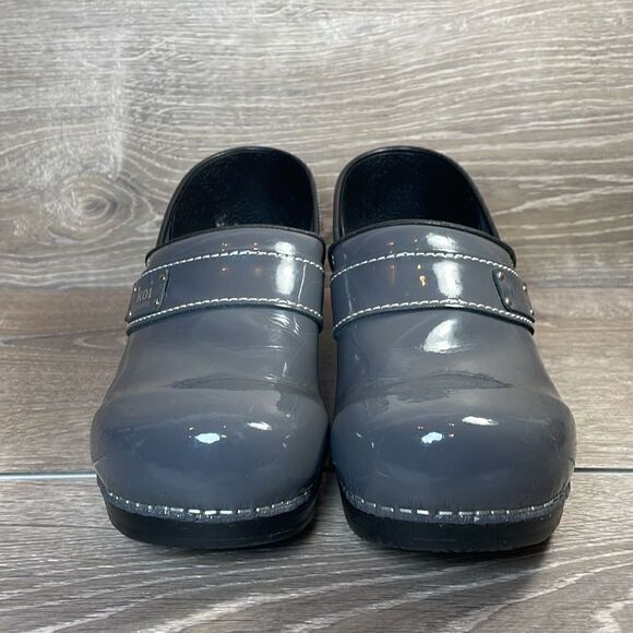 Koi by Sanita Lindsey Gray Patent Leather Women’s Size 9.5-10/EU 40 Slip On Clog - Picture 2 of 11